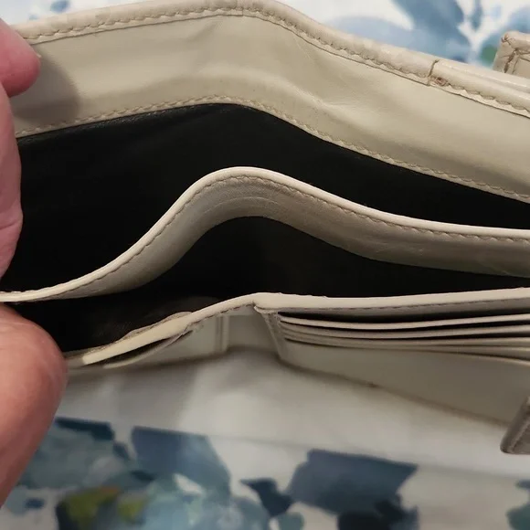 Gucci wallet key case set. Very good condition with very few callouts. - Picture 3 of 11